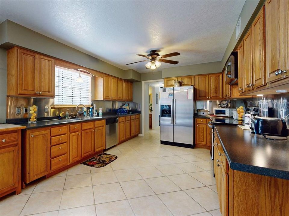 Active With Contract: $589,000 (5 beds, 3 baths, 2316 Square Feet)