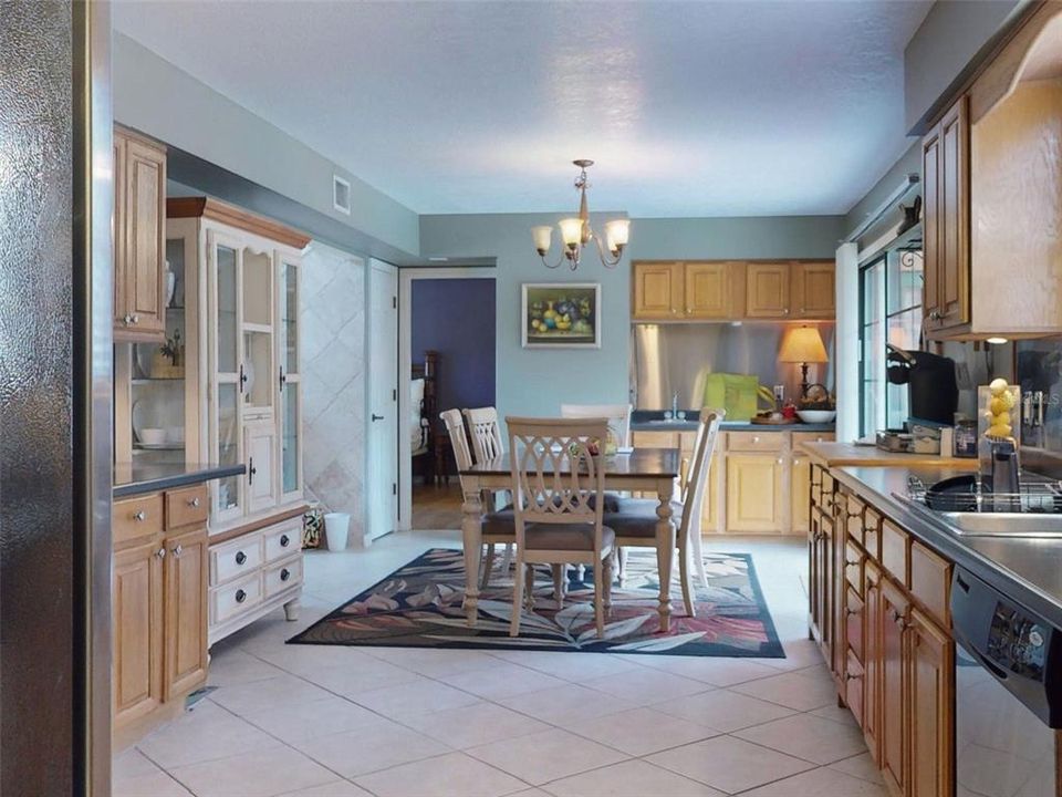 Active With Contract: $589,000 (5 beds, 3 baths, 2316 Square Feet)