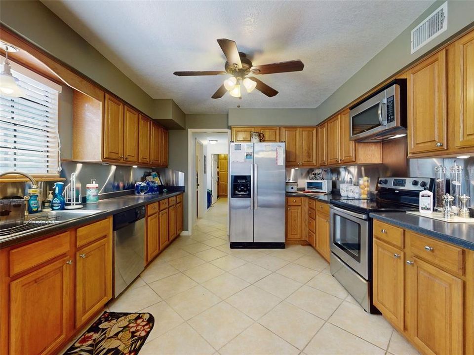 Active With Contract: $589,000 (5 beds, 3 baths, 2316 Square Feet)