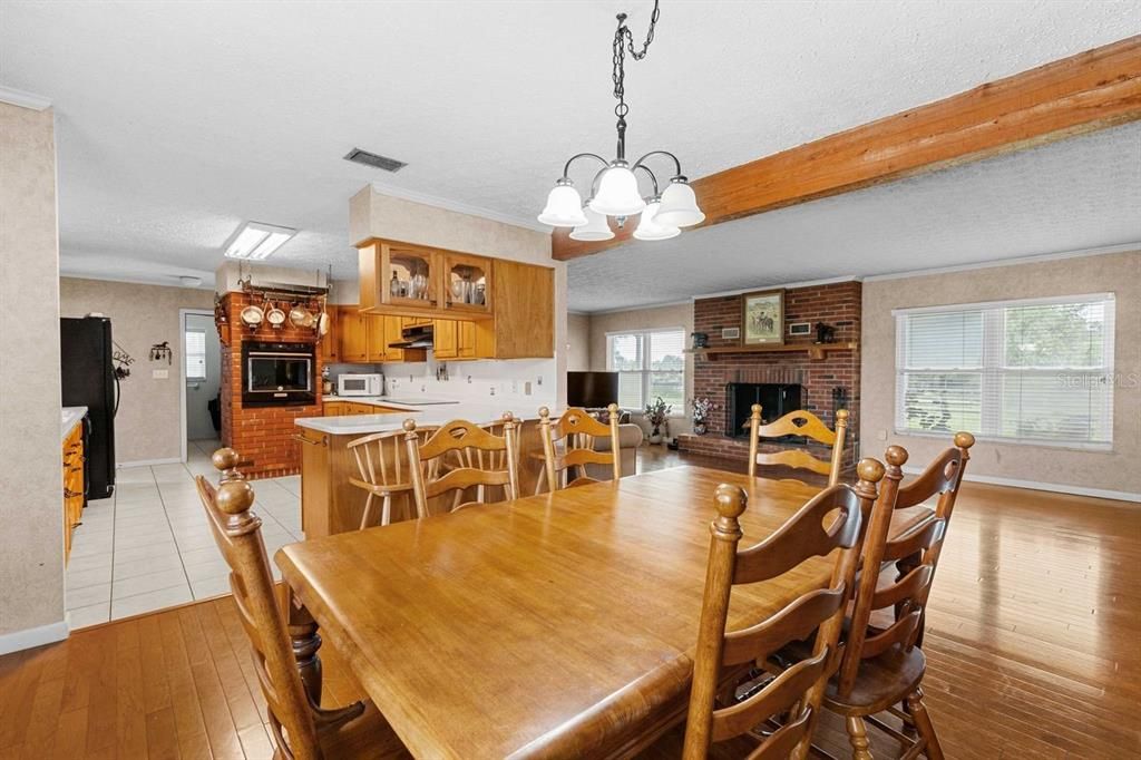 待售: $1,500,000 (2 贝兹, 2 浴室, 1905 平方英尺)