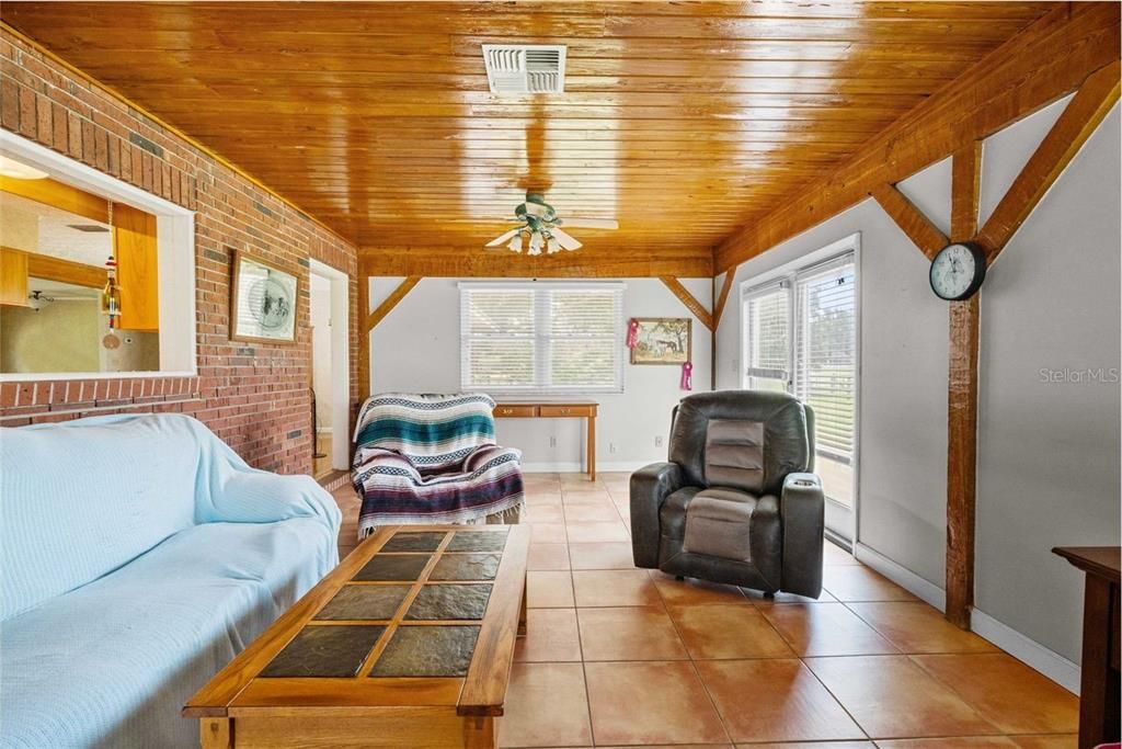 待售: $1,500,000 (2 贝兹, 2 浴室, 1905 平方英尺)