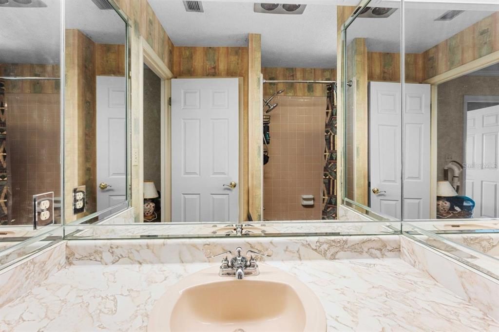 待售: $1,500,000 (2 贝兹, 2 浴室, 1905 平方英尺)