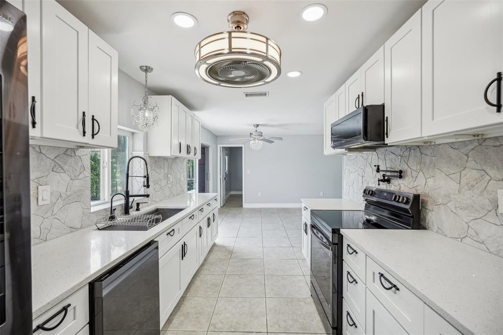 待售: $346,987 (3 贝兹, 3 浴室, 1480 平方英尺)