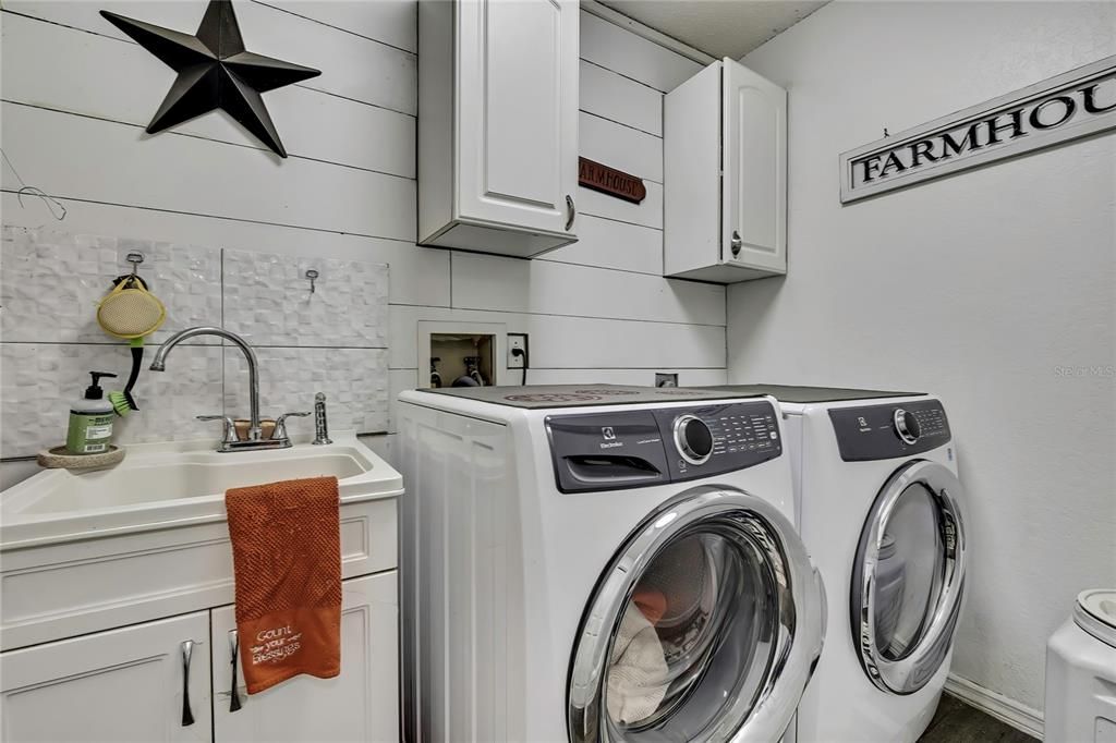 For Sale: $879,900 (3 beds, 2 baths, 2027 Square Feet)