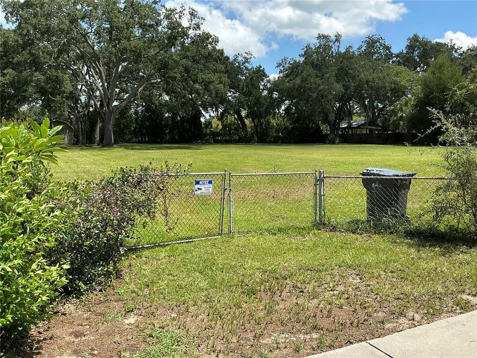 Vendido Recientemente: $200,000 (0.46 acres)