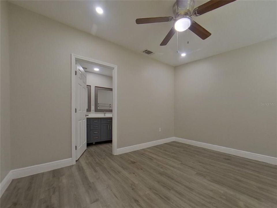 合同活跃: $2,069 (3 贝兹, 2 浴室, 1632 平方英尺)