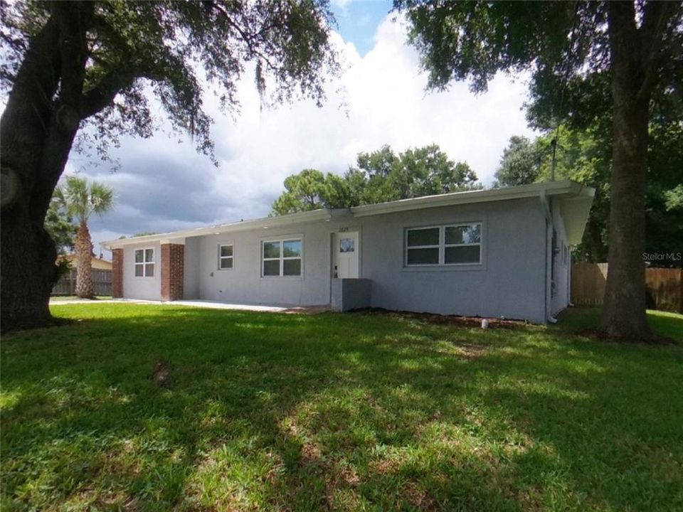 合同活跃: $2,069 (3 贝兹, 2 浴室, 1632 平方英尺)