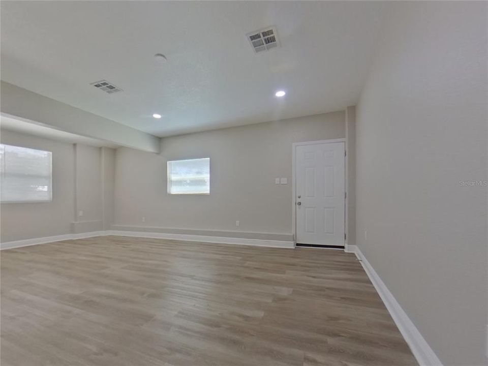 合同活跃: $2,069 (3 贝兹, 2 浴室, 1632 平方英尺)