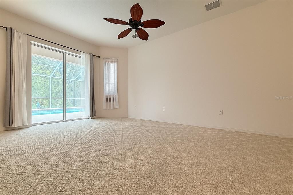 En Venta: $499,999 (3 camas, 2 baños, 2015 Pies cuadrados)