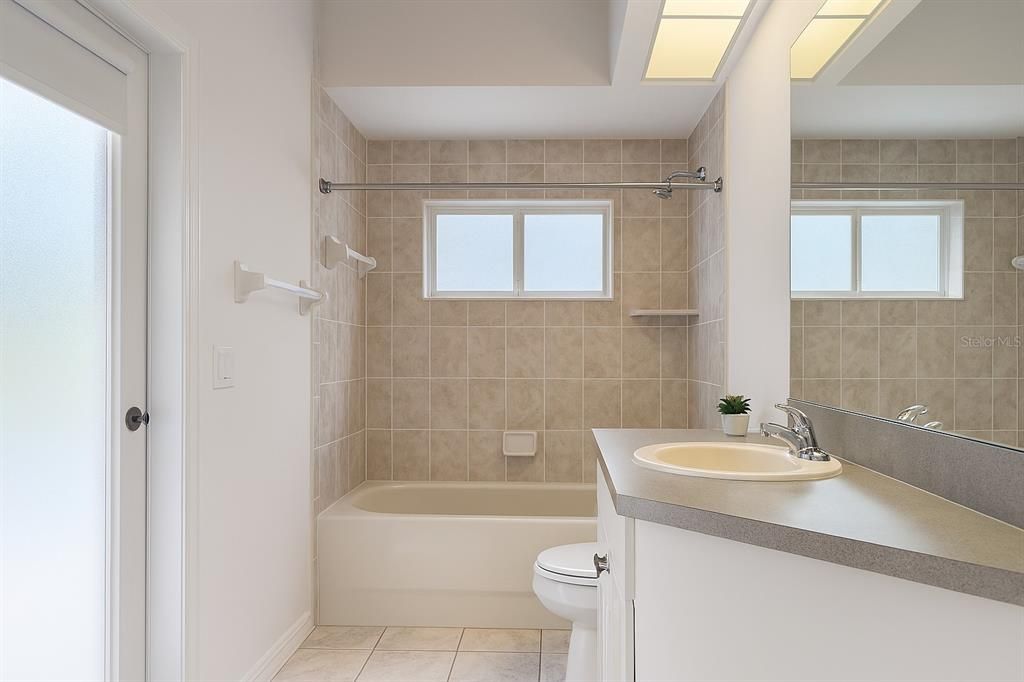 En Venta: $499,999 (3 camas, 2 baños, 2015 Pies cuadrados)