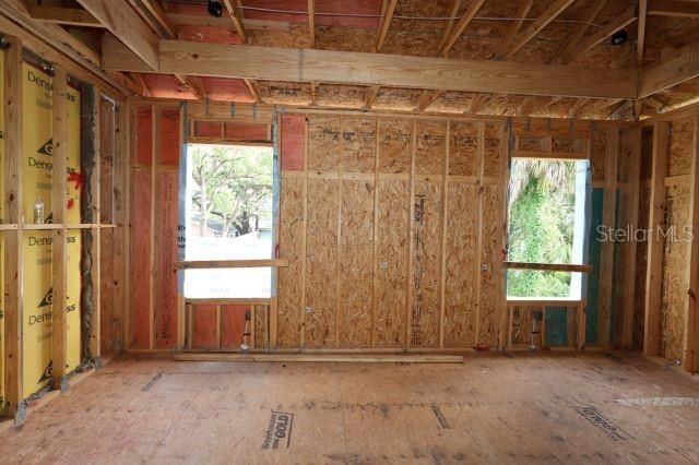 Под контрактом: $824,990 (3 спален, 2 ванн, 2082 Квадратных фут)