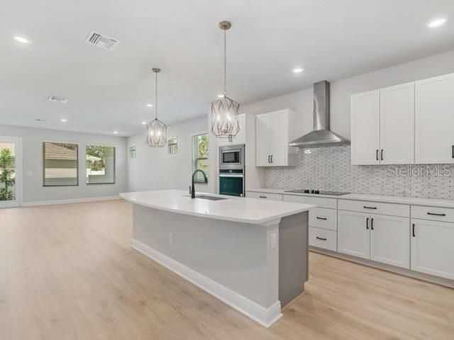 Под контрактом: $824,990 (3 спален, 2 ванн, 2082 Квадратных фут)