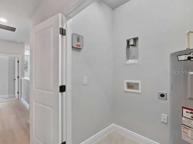 Под контрактом: $824,990 (3 спален, 2 ванн, 2082 Квадратных фут)