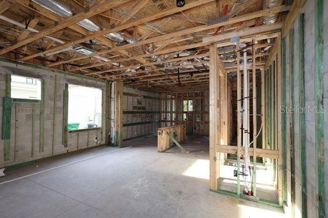 Под контрактом: $824,990 (3 спален, 2 ванн, 2082 Квадратных фут)