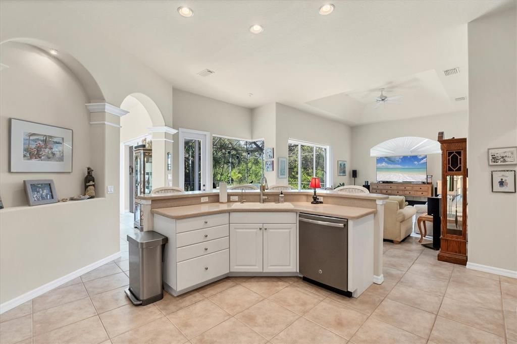 En Venta: $799,000 (3 camas, 2 baños, 2267 Pies cuadrados)