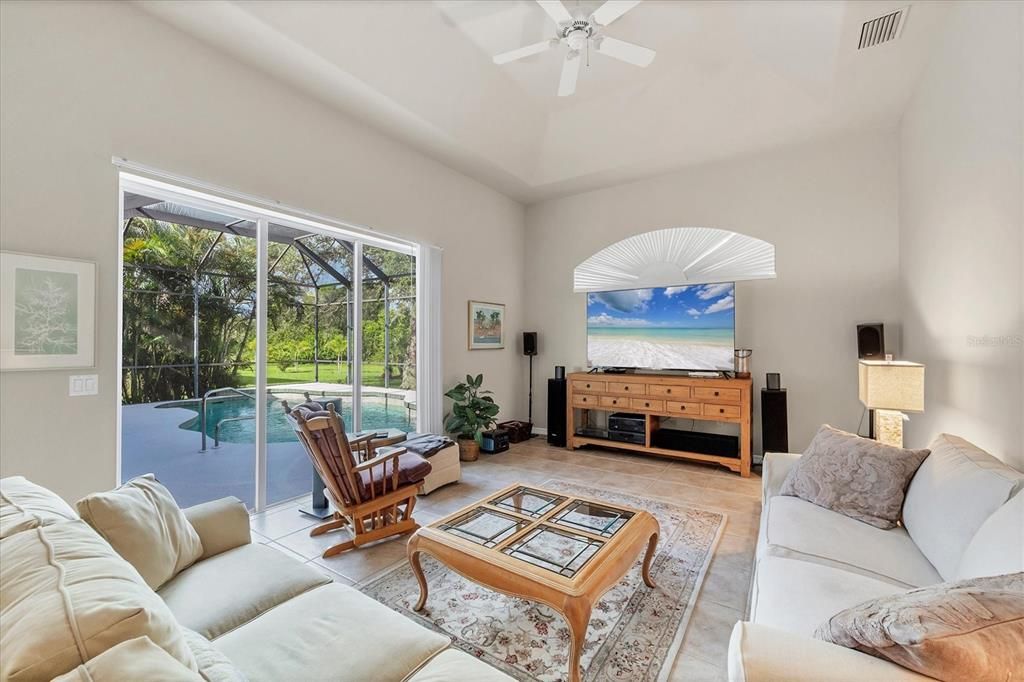 En Venta: $799,000 (3 camas, 2 baños, 2267 Pies cuadrados)