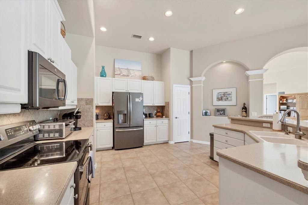 En Venta: $799,000 (3 camas, 2 baños, 2267 Pies cuadrados)