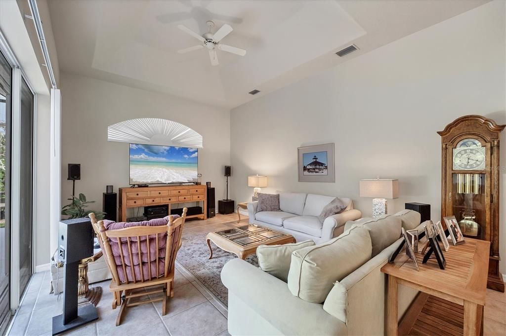 En Venta: $799,000 (3 camas, 2 baños, 2267 Pies cuadrados)