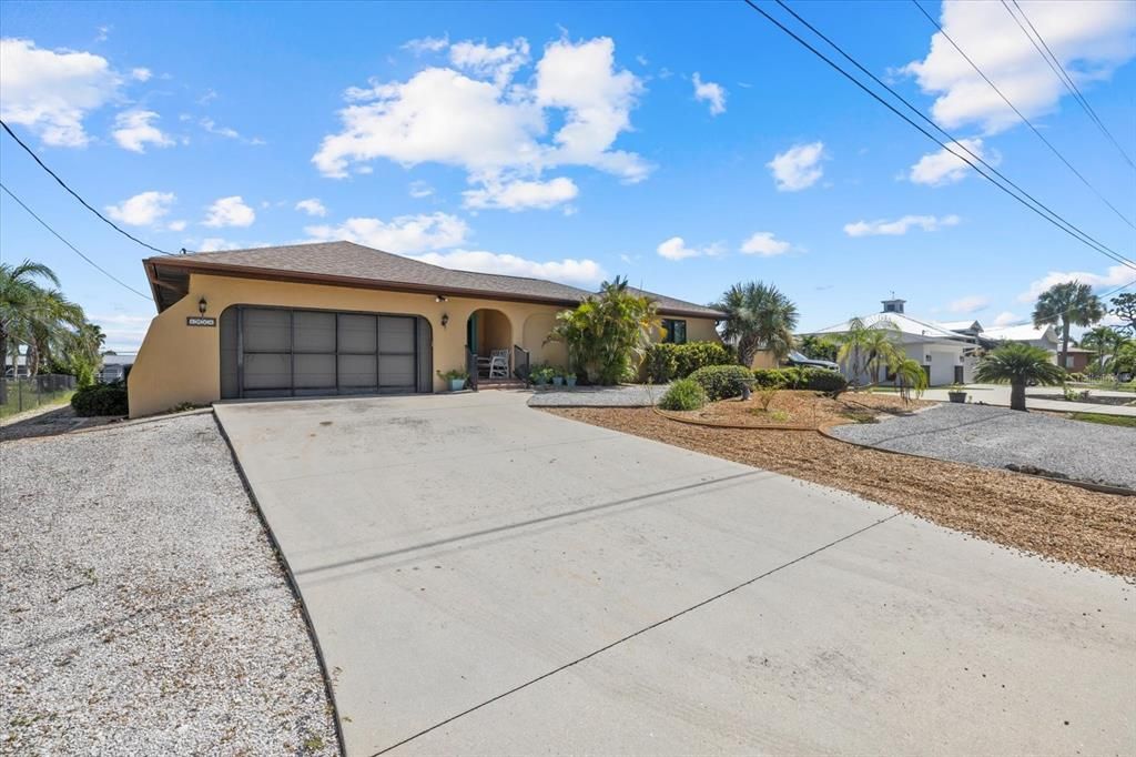 На продажу: $629,000 (2 спален, 2 ванн, 1932 Квадратных фут)