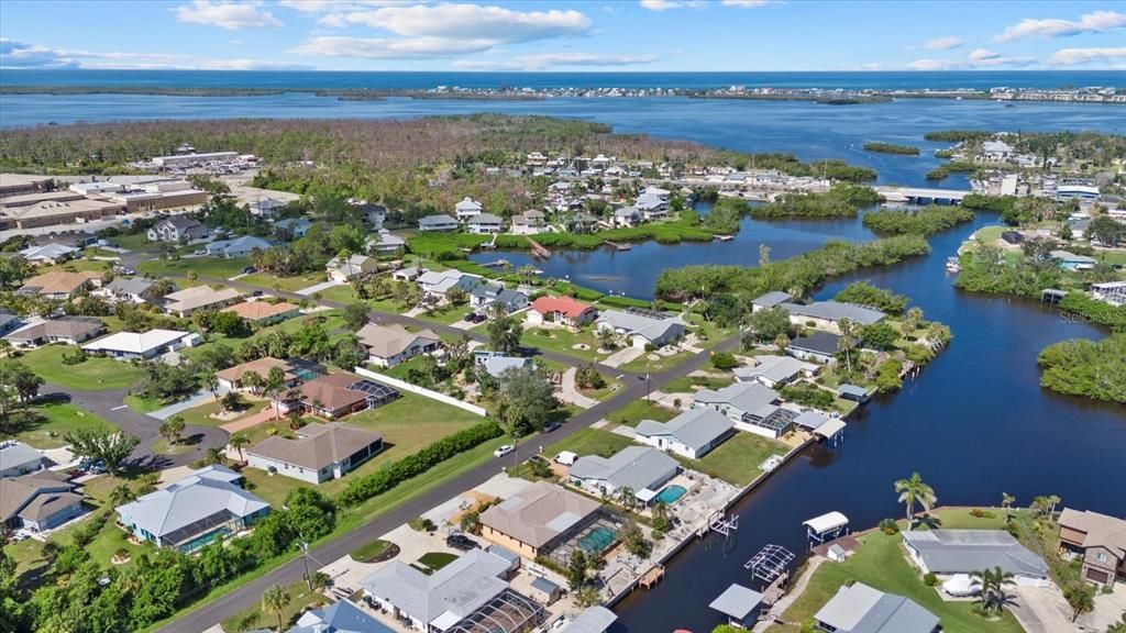 На продажу: $629,000 (2 спален, 2 ванн, 1932 Квадратных фут)