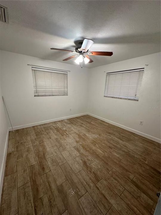 Activo con contrato: $2,150 (2 camas, 1 baños, 1272 Pies cuadrados)