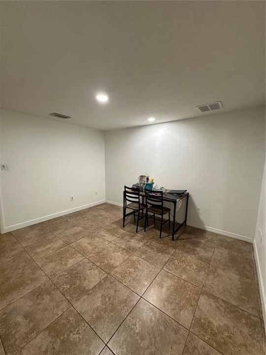 Activo con contrato: $2,150 (2 camas, 1 baños, 1272 Pies cuadrados)