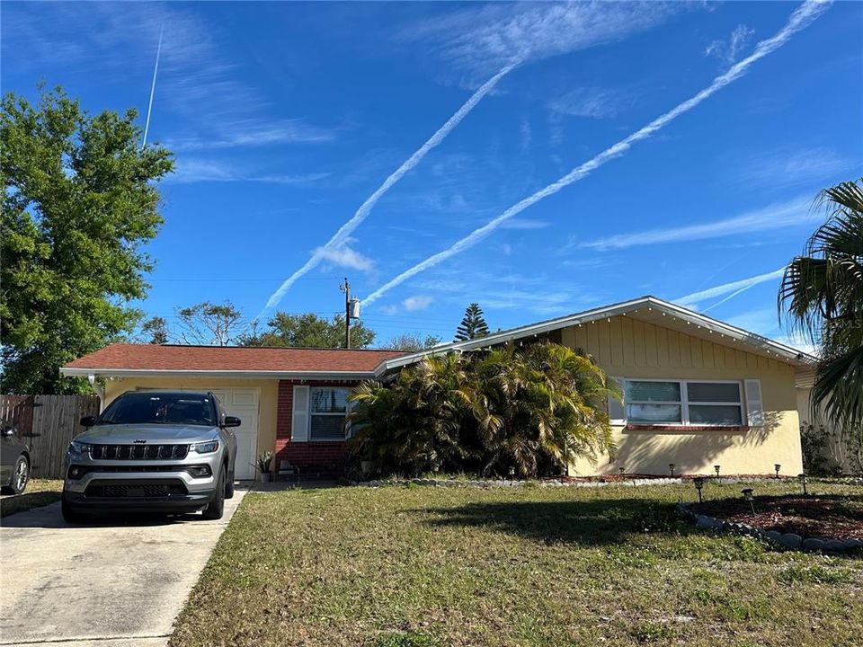 Activo con contrato: $2,150 (2 camas, 1 baños, 1272 Pies cuadrados)