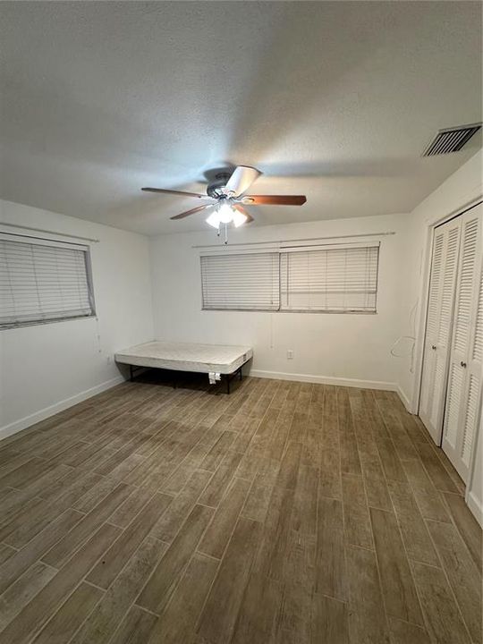 Activo con contrato: $2,150 (2 camas, 1 baños, 1272 Pies cuadrados)