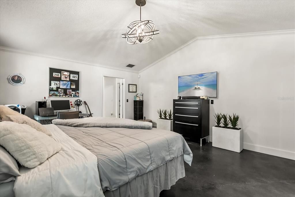 Activo con contrato: $710,000 (4 camas, 3 baños, 2754 Pies cuadrados)