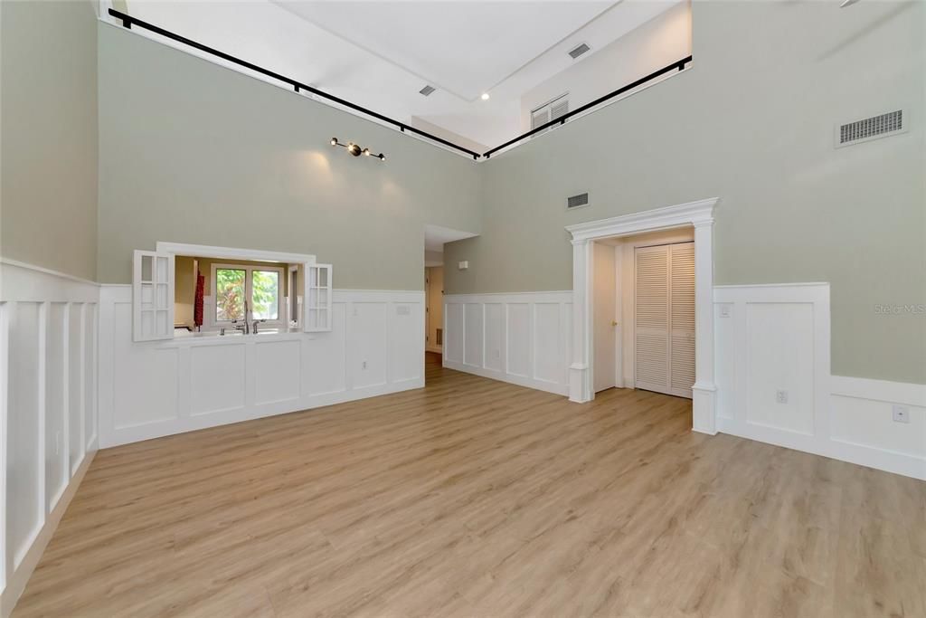 For Sale: $299,000 (2 beds, 2 baths, 1776 Square Feet)