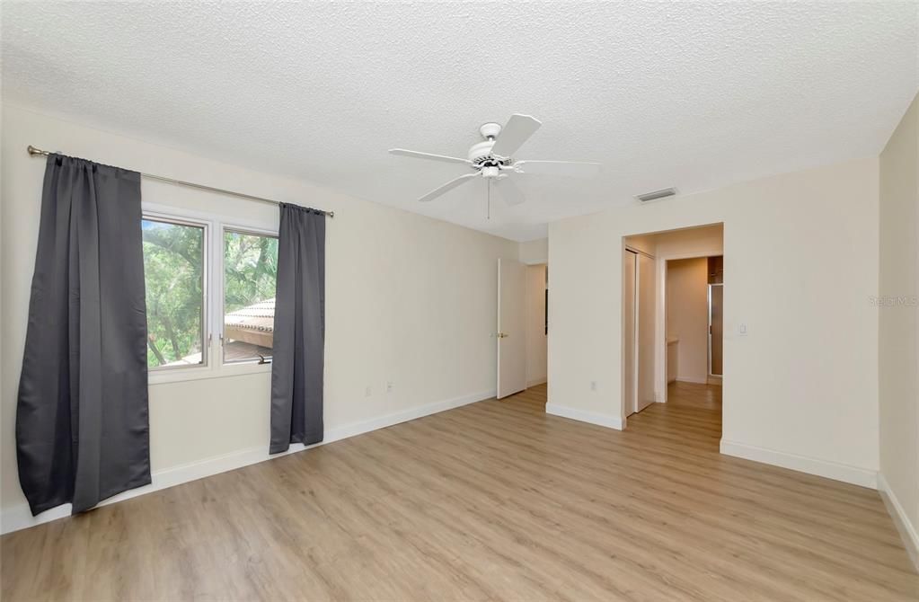 For Sale: $299,000 (2 beds, 2 baths, 1776 Square Feet)