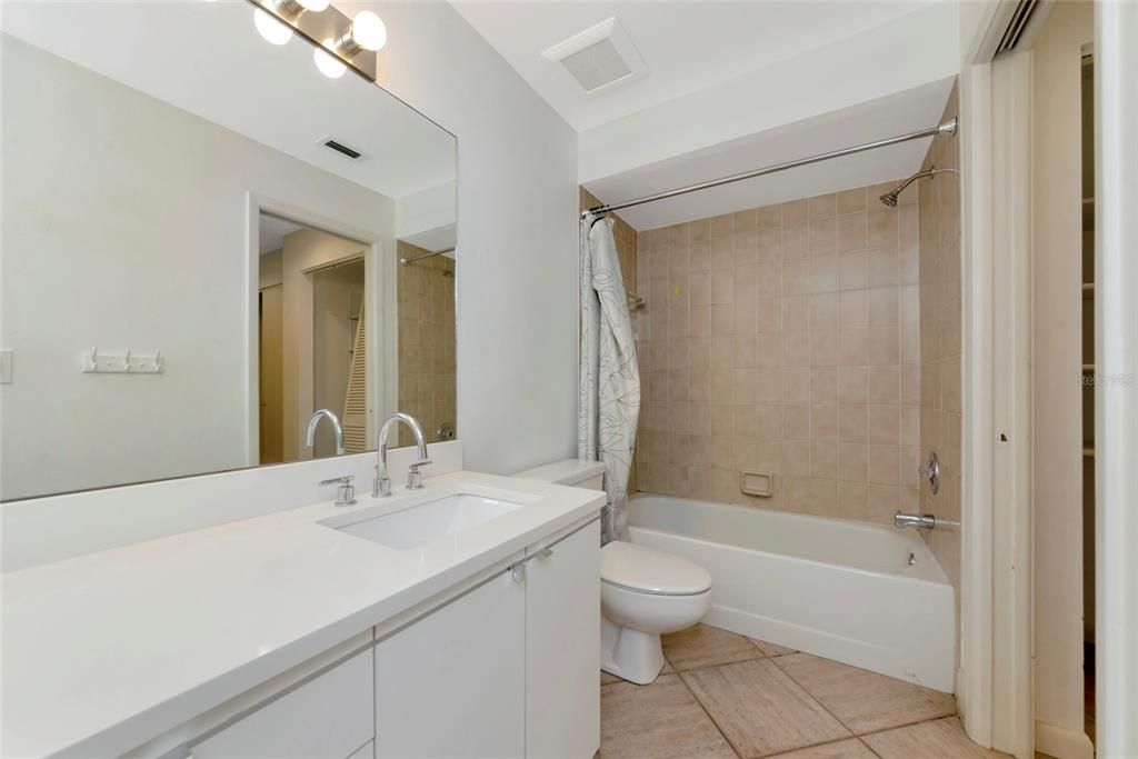 For Sale: $299,000 (2 beds, 2 baths, 1776 Square Feet)