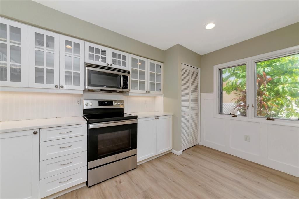 For Sale: $299,000 (2 beds, 2 baths, 1776 Square Feet)