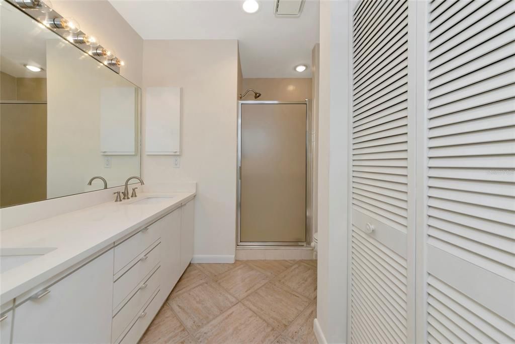 For Sale: $299,000 (2 beds, 2 baths, 1776 Square Feet)