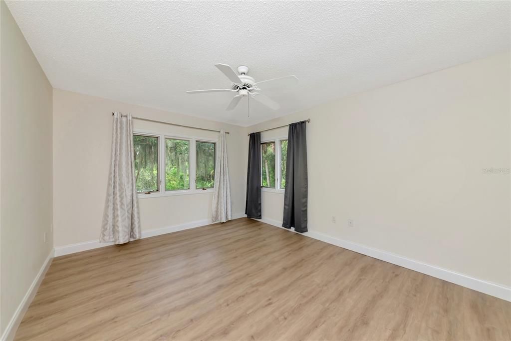 For Sale: $299,000 (2 beds, 2 baths, 1776 Square Feet)