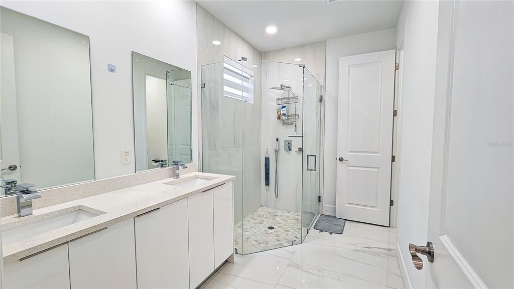 En Renta: $2,300 (3 camas, 2 baños, 1356 Pies cuadrados)