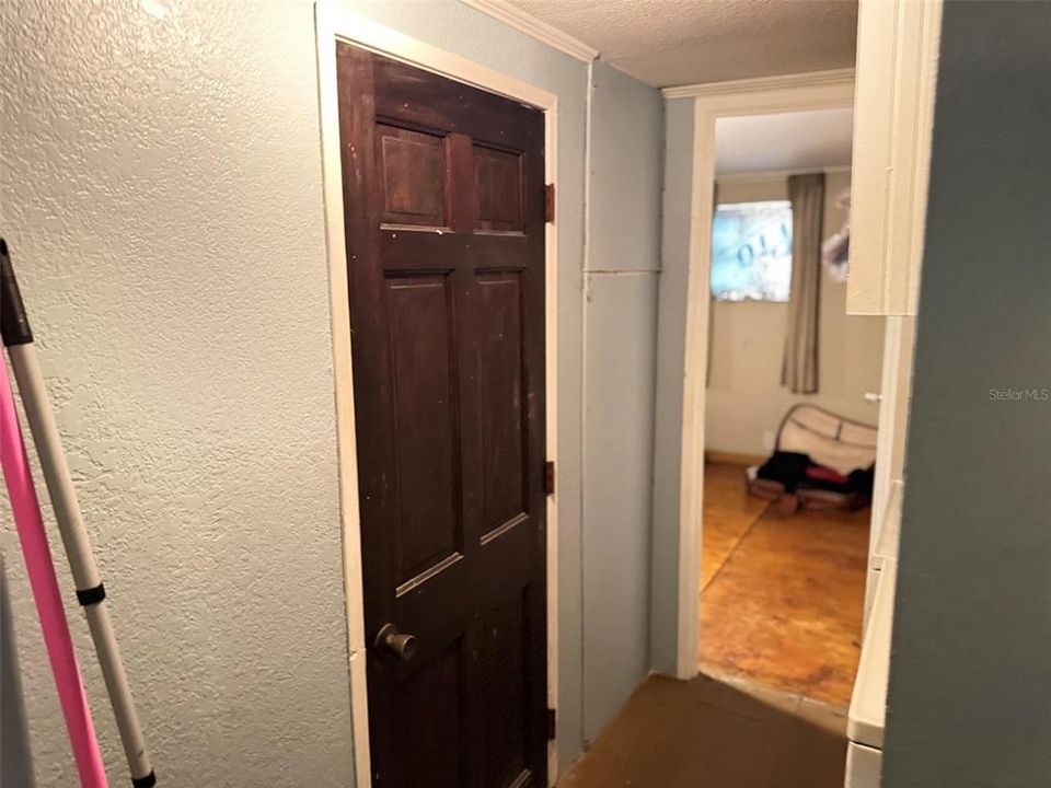 合同活跃: $196,000 (6 贝兹, 0 浴室, 1400 平方英尺)