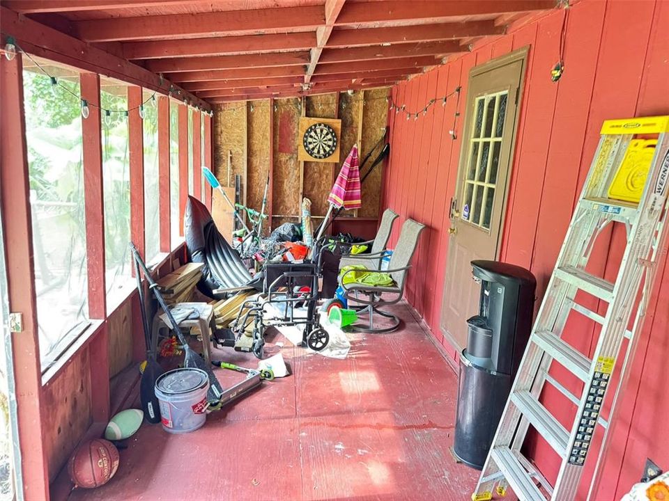 合同活跃: $196,000 (6 贝兹, 0 浴室, 1400 平方英尺)