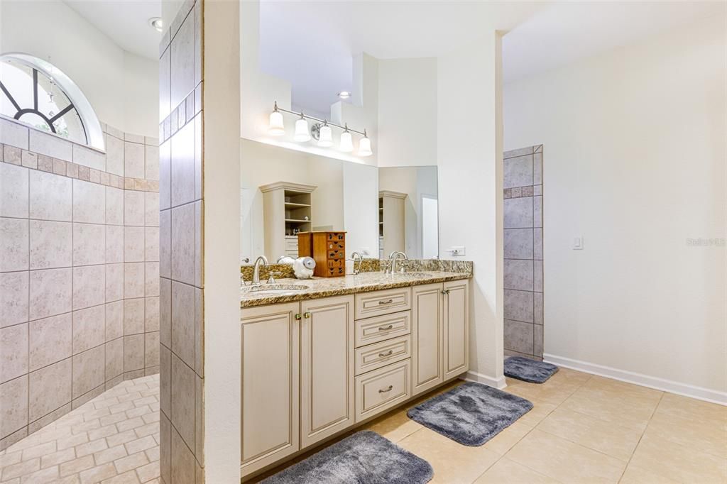 For Sale: $780,000 (3 beds, 3 baths, 2825 Square Feet)