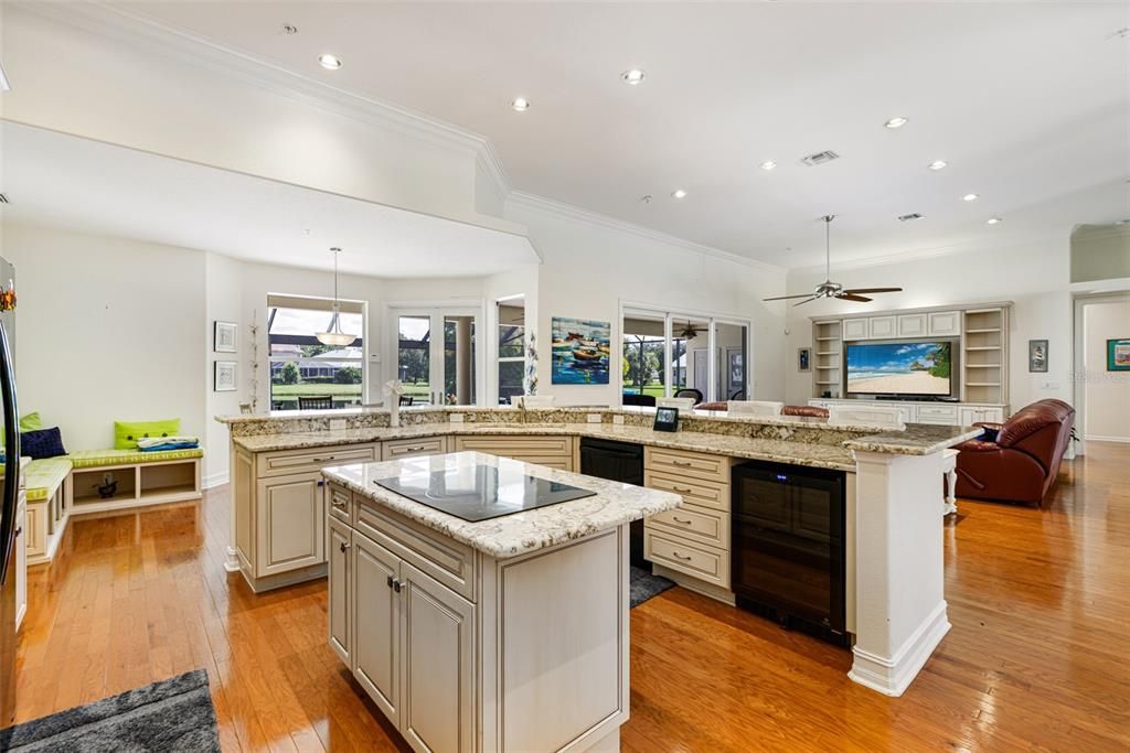 For Sale: $780,000 (3 beds, 3 baths, 2825 Square Feet)