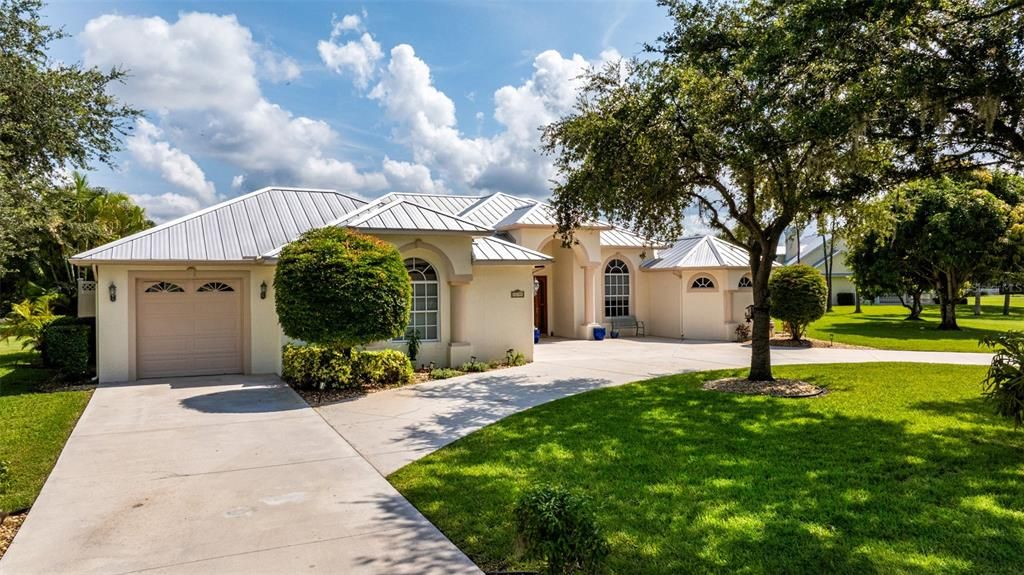 For Sale: $780,000 (3 beds, 3 baths, 2825 Square Feet)