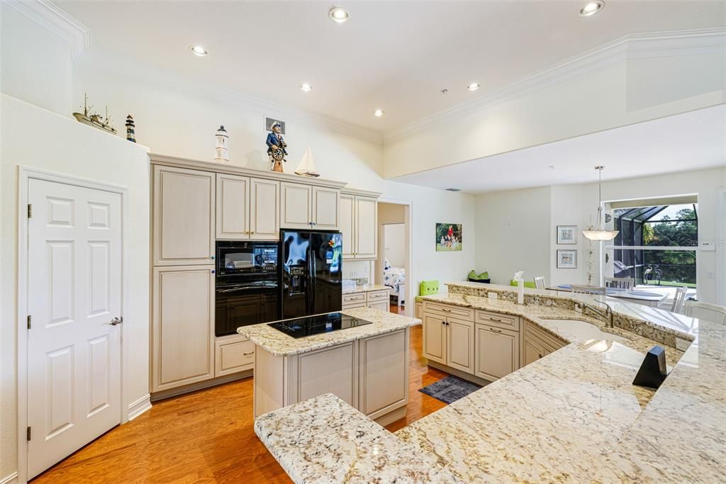 For Sale: $780,000 (3 beds, 3 baths, 2825 Square Feet)