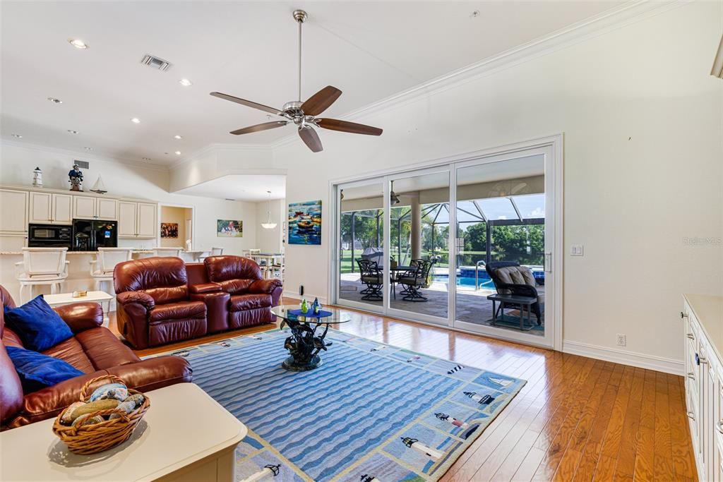 For Sale: $780,000 (3 beds, 3 baths, 2825 Square Feet)