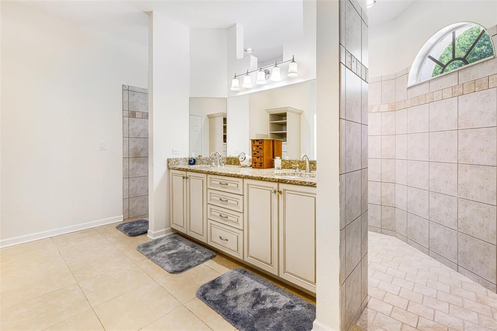 For Sale: $780,000 (3 beds, 3 baths, 2825 Square Feet)