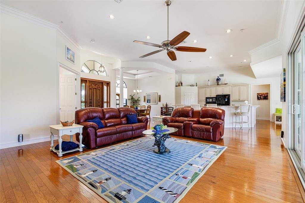 For Sale: $780,000 (3 beds, 3 baths, 2825 Square Feet)