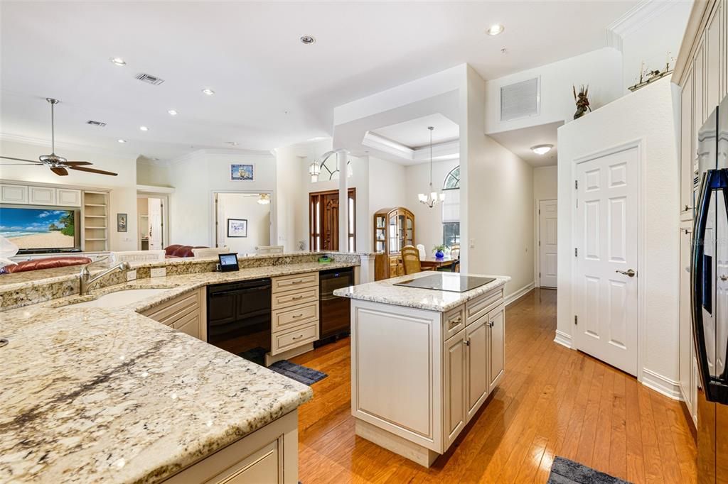 For Sale: $780,000 (3 beds, 3 baths, 2825 Square Feet)