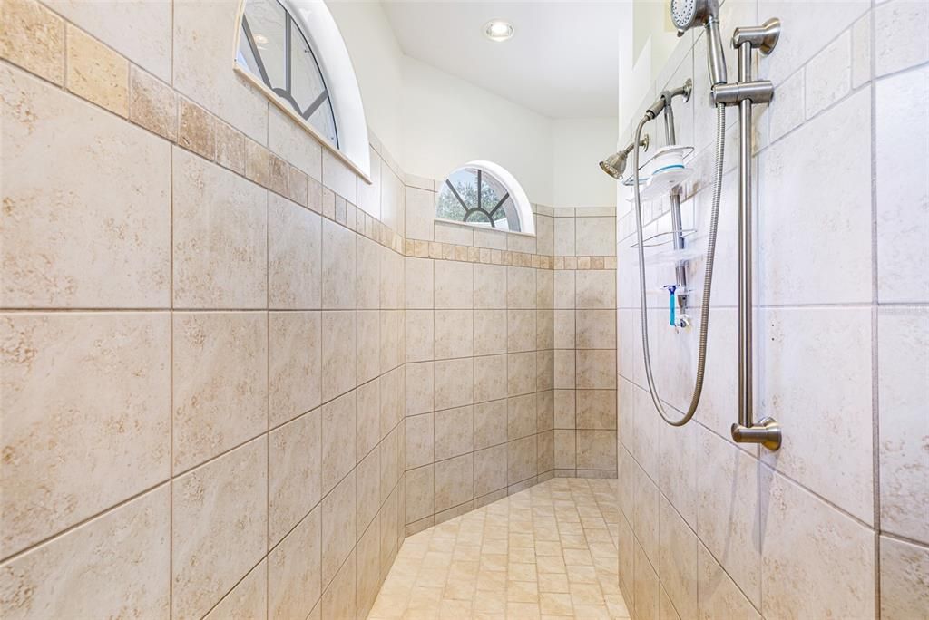 For Sale: $780,000 (3 beds, 3 baths, 2825 Square Feet)