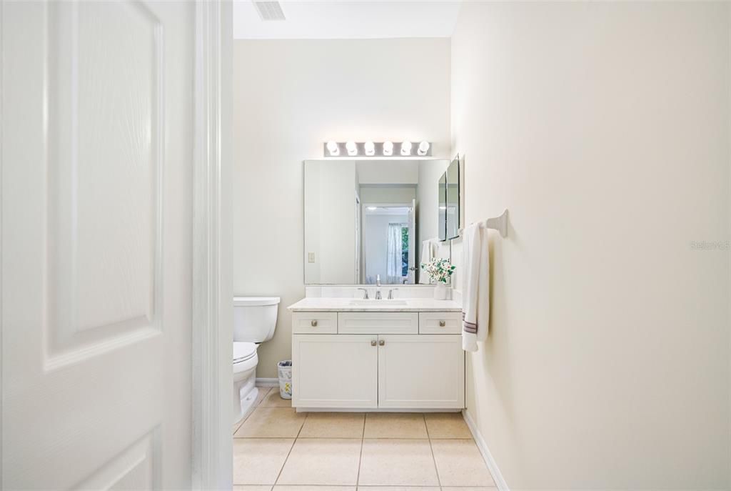 待售: $259,900 (2 贝兹, 2 浴室, 1162 平方英尺)