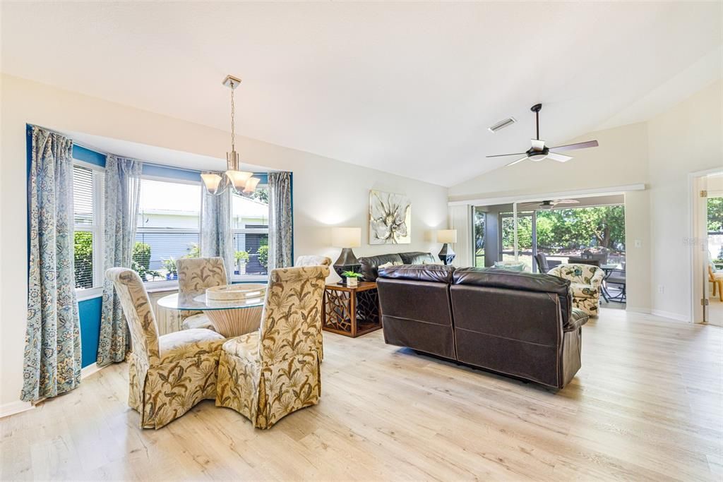 待售: $259,900 (2 贝兹, 2 浴室, 1162 平方英尺)