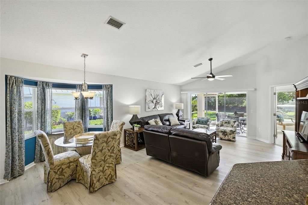 待售: $259,900 (2 贝兹, 2 浴室, 1162 平方英尺)